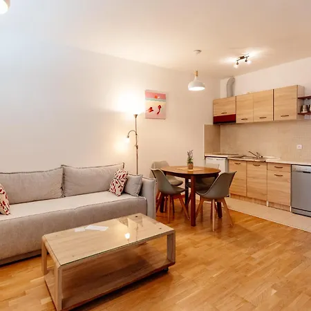 Charming Center Apartman *