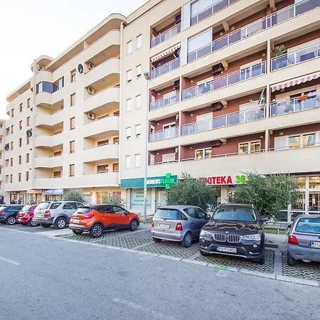 Charming Center شقة